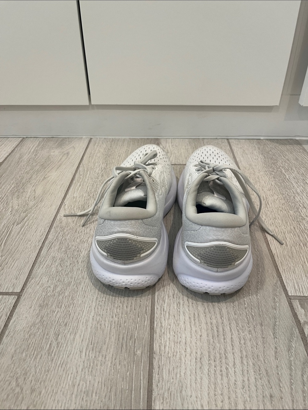 Brooks Women's White Athletic Running Shoes - Picture 5 of 9